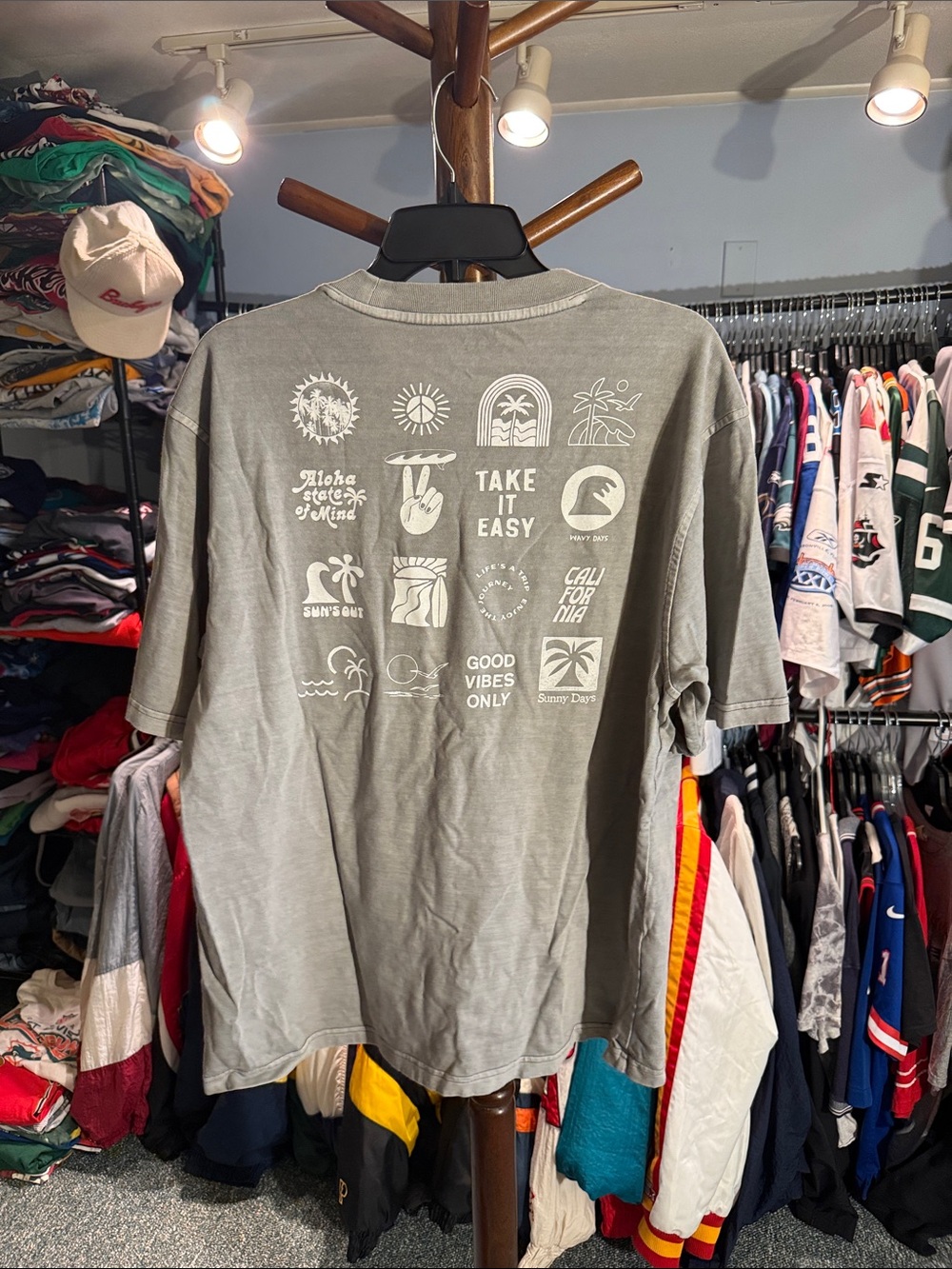 Old Navy Men's Light Gray Graphic Short-Sleeve Tee